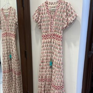 Elegant Blue Maxi Dress with Flowing Silhouette and V-Neckline